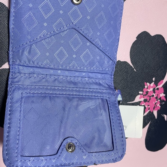 Campus ID holder - Picture 3 of 5